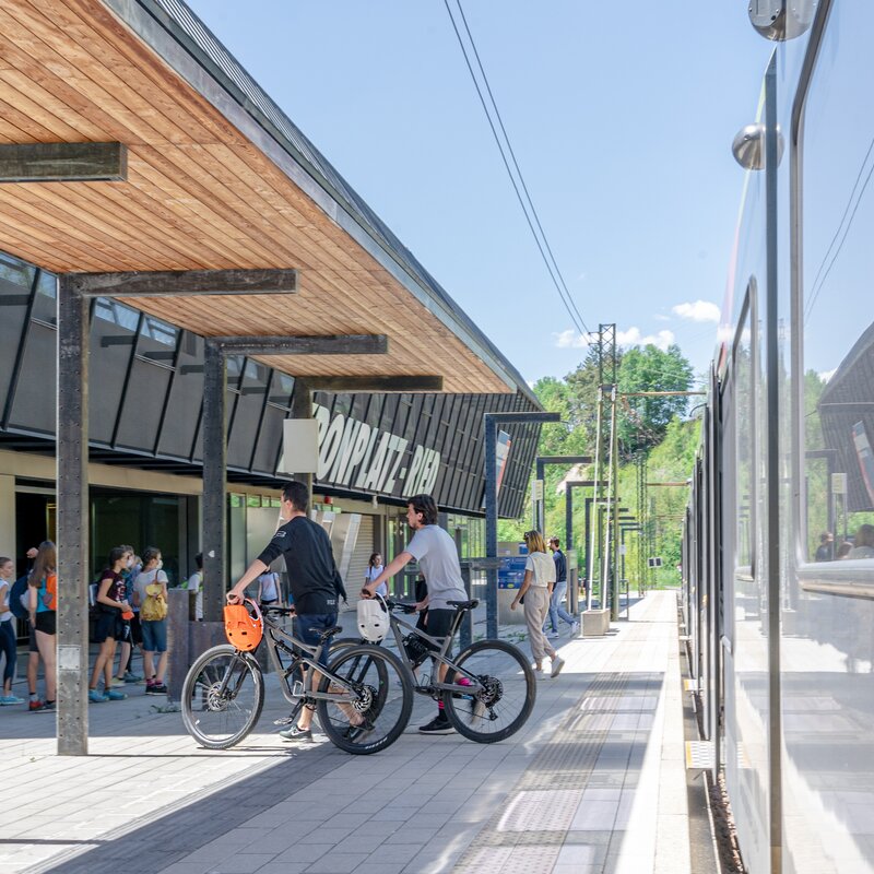 Dal treno in funivia con la bici | © Skirama Kronplatz