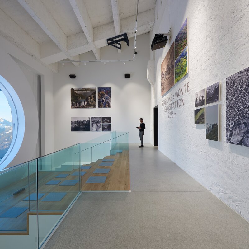 Giant shutter as window and screen | © Jürgen Eheim