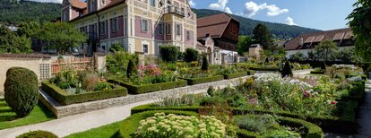 Historical building with garden | © Hermann Maria Gasser